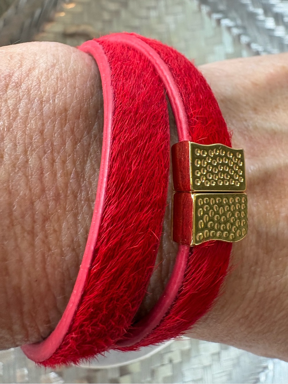 EUC Rustic Cuff Red Hair On Hide Leather Wrap Bracelet Gold Magnetic Clasp Luxe - Picture 5 of 7
